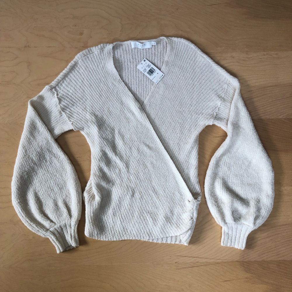 NWT Astr Cream V-Neck Balloon Sleeve Wrap Sweater
